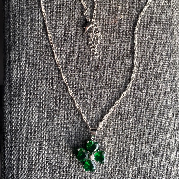 SOLD - Emerald four-leaf clover charm silver chain - Picture 2 of 3